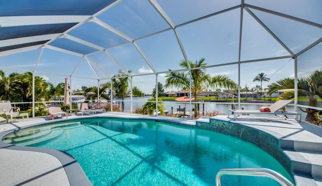 Modern Villa SW of Cape Coral in quiet Surfside Blvd area with gulf access