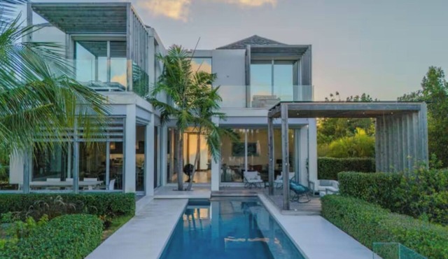 Modern villa-Canalfront w/private pool and firepits