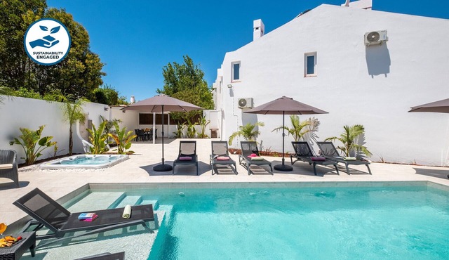 Modern villa w/heatable pool & BBQ, Albufeira