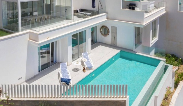 Modern villa with stunning views and private pool in Almuñecar