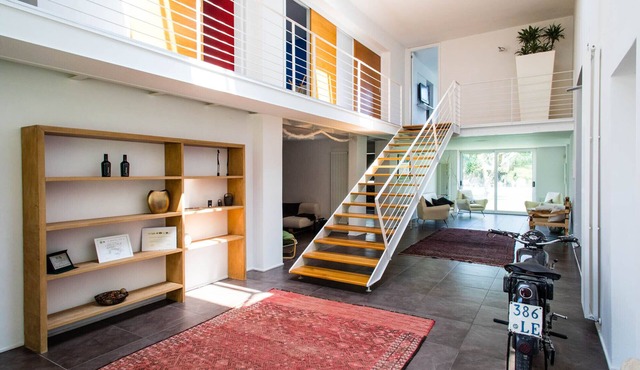 Modern Villa with swimming pool among the olive trees with wifi