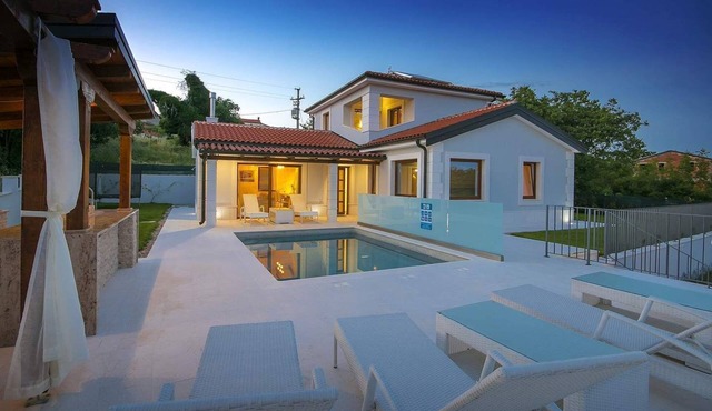 Modern villa with pool and whirlpool in Istria