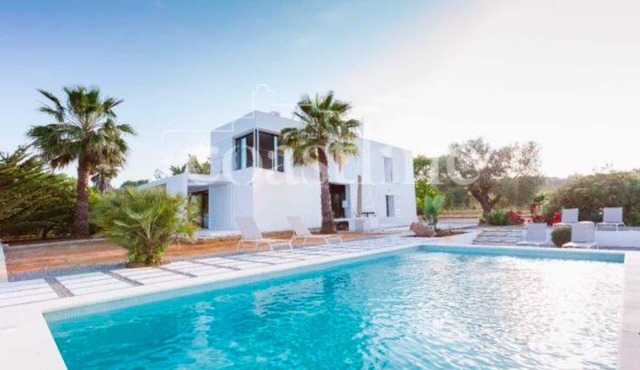 Modern Villa with pool close to IBIZA.