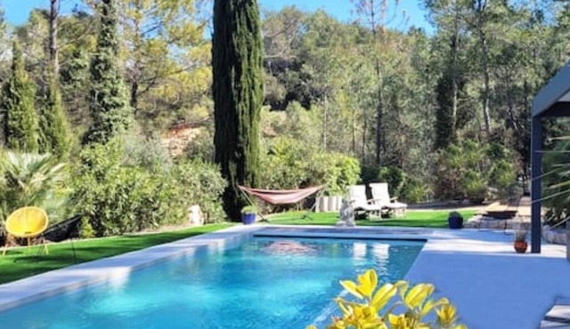Modern villa with pool and views of the Var hills.