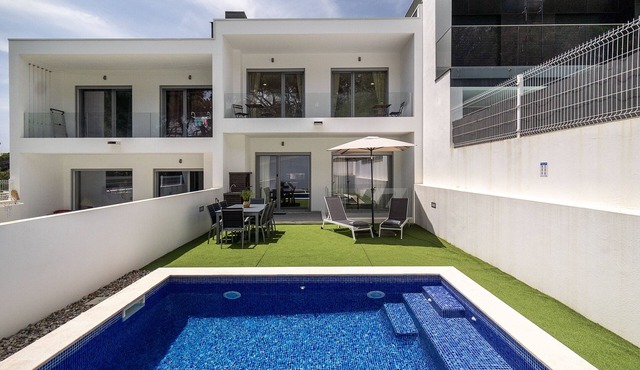 Modern Villa with pool and garage by Soulplaces