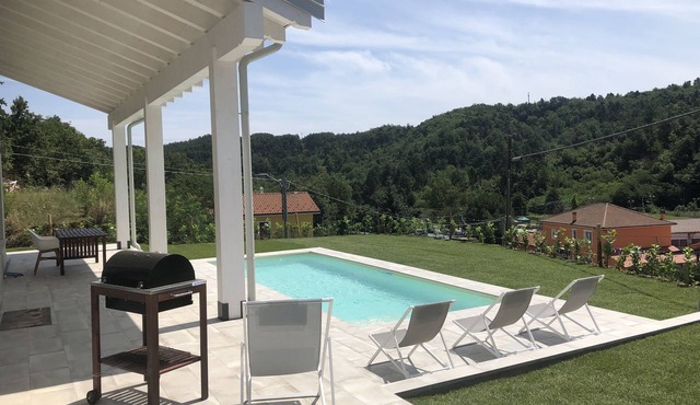 Modern villa with private pool, close to beach, wine region and great cities