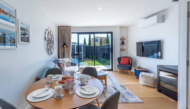 Modern Warm & Cosy Townhouse - 5min to Wānaka
