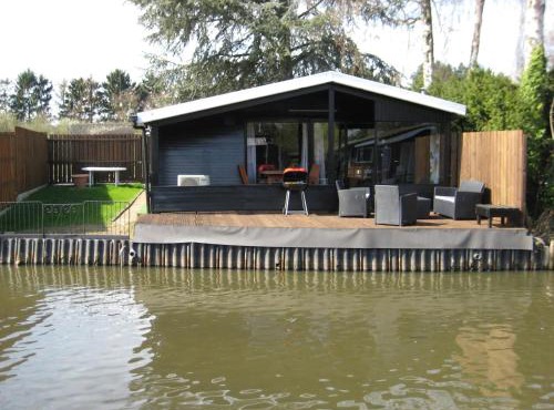 Modern waterfront chalet