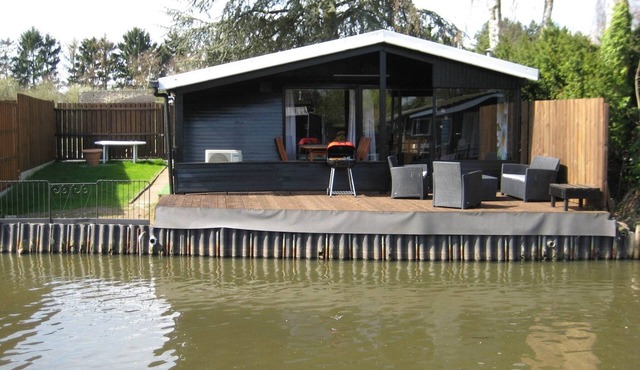 Modern waterfront chalet