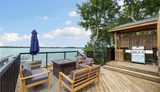Modern Waterfront Luxury Lakehouse - 60 Min GTA