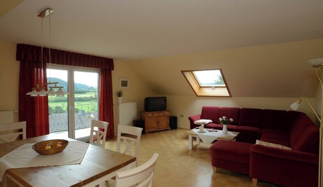 Modern, well-maintained apartment with fantastic panoramic views and balcony
