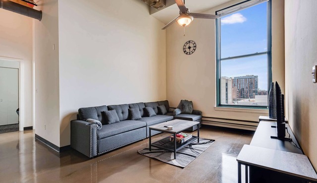 Modern West Loop Gem-City Views & Prime Location 5