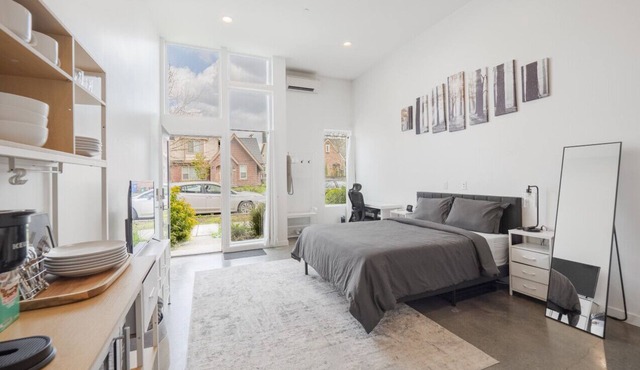 Modern West Seattle Studio Near Parks & Beaches