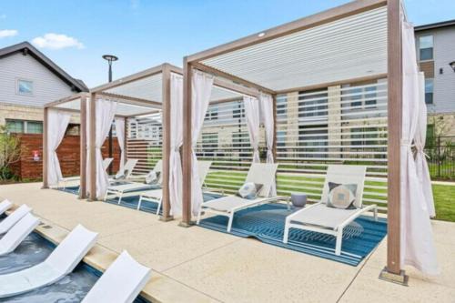 Modern WorkerFriendly Home with Gym A Location