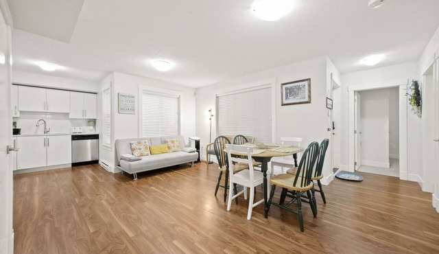 Modern yet comfy 3 bed suite in Surrey