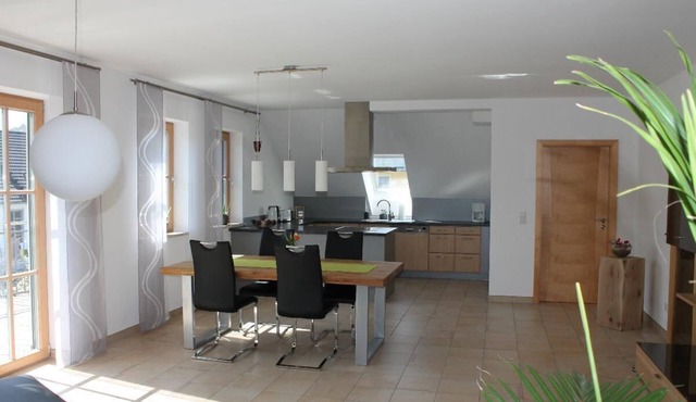Moderne 75qm Ferienwohnung mit großem Balkon