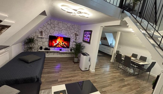 Moderne deluxe 3-Zi Eigentums- Maisonette-Wohnung IBM Bertrandt Mercedes
