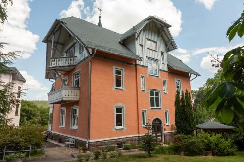 Moderne Ferienwohnung am Thüringer Wald perfekt für Familien, Paare & Urlaub mit Hund, mit Sauna & Balkon