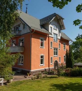 Moderne Ferienwohnung am Thüringer Wald perfekt für Familien, Paare & Urlaub mit Hund, mit Sauna & Balkon