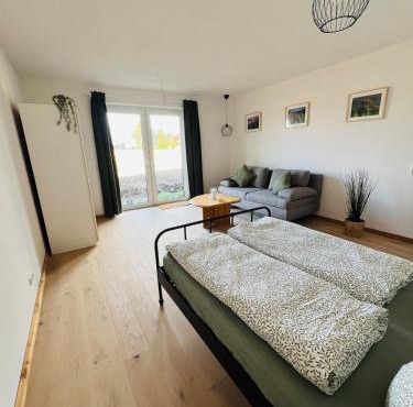 Moderne Neubauwohnung in idyllischer Lage
