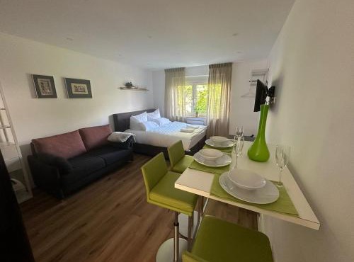 Moderne Studio Wohnung 2 in Saarbrücken Küche Bad