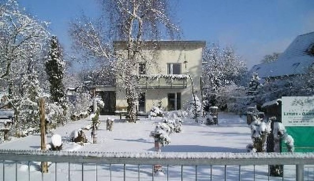 Moderne Studiowohnung im Obergeschoss mit Balkon by Interhome