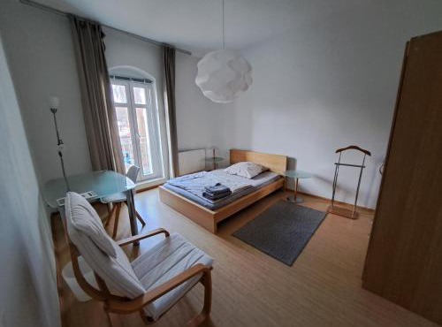 Moderne Wohnung mit Gratis Parkplatz - zentral zwischen Bahnhof und Innenstadt
