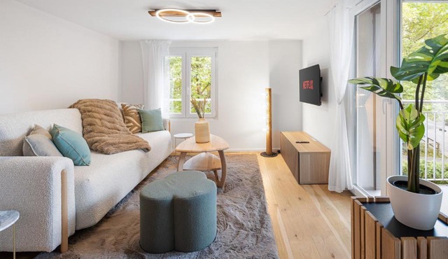 Modernes Apartment mit Balkon und Parkplatz, Nähe See