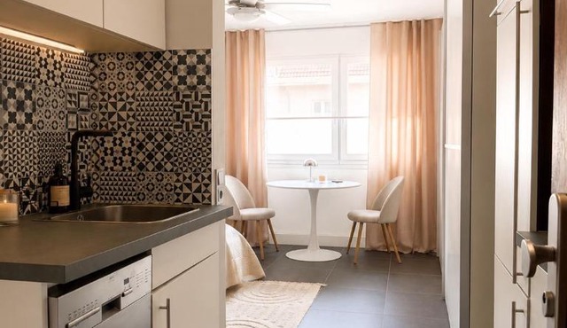 Modernes Boutique Studio