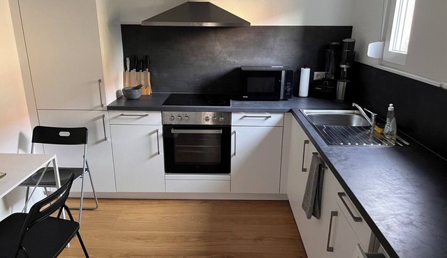 Modernes Studio-apartment mit Arbeitsplatz