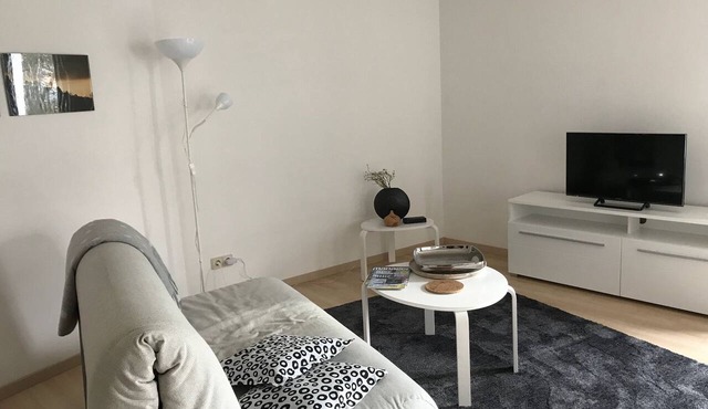 modernes Zwei-Zimmer-Appartement mit eigener Terrasse und Garten
