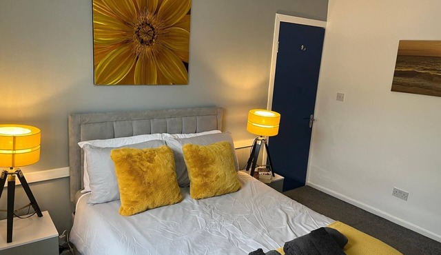 Modernised 4bed stay-away-home in Runcorn sleeps 7