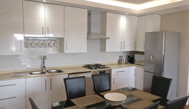 Modernised, pristine apartment in Blairgowrie