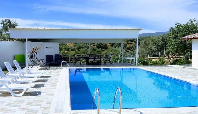 Modernised Traditional Cottage with Private Pool Set in Beautiful Countryside