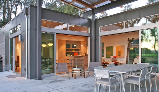 Modernist Compound With Luxury Spa Overlooking Bellflower Vineyards