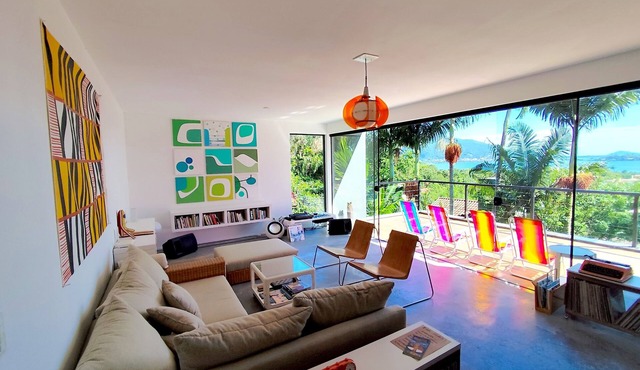 Modernist Home with Panoramic Lagoon Views