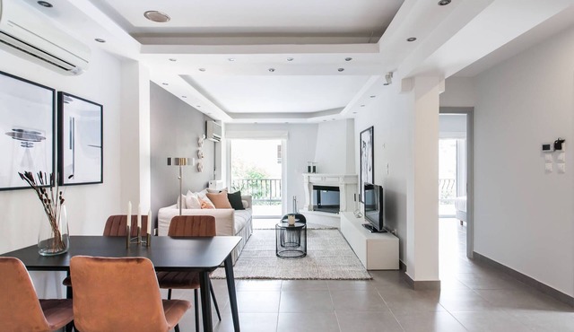 Modernized & Spacious 2BD Apartment in Chalandri