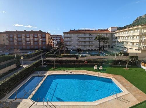 Moderno con piscina en L'Estartit by Host&Joy
