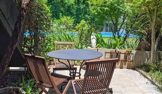 Moderno duplex con pileta, patio y jardin