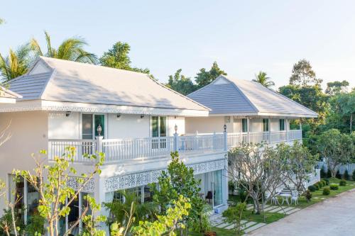 Moeimanee Resort