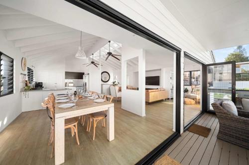 Moffat Beach Abode - Pet-friendly Escape by the Sea