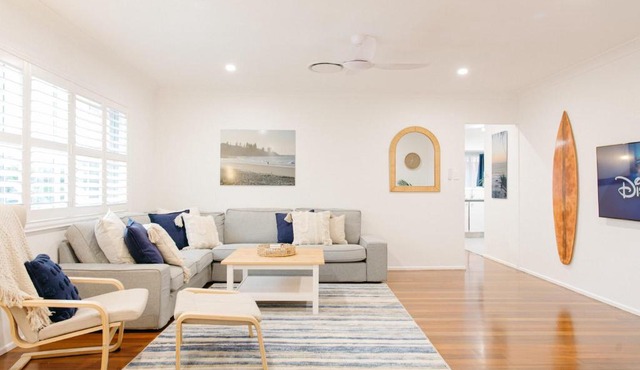 Moffat Beach Coastal Contemporary Unit A