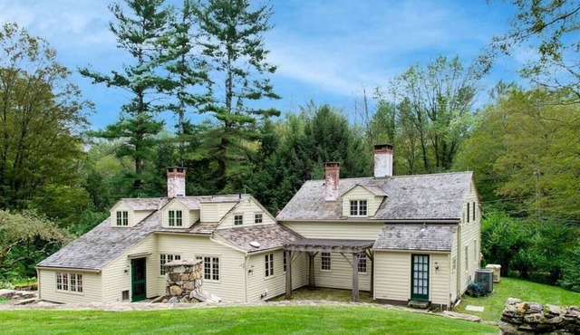 Mohawk Country Manor - Historic Manor near Hammond Beach and 5min fr Mohawk Mt S