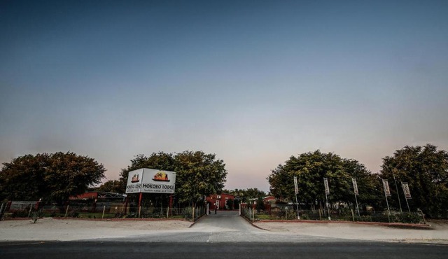 Mokoro Lodge
