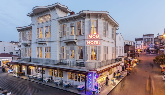 Mom Hotel