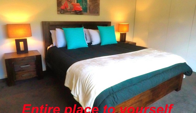 Monaaray Studio-10 minutes drive from Hobart's CBD and only 5 minutes from MONA.