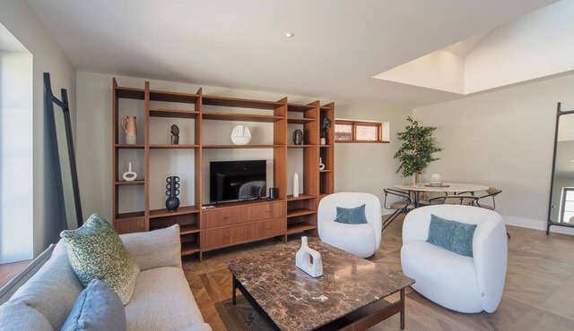 Monaco Resort Apartment with Access to Swimming Pool and Gym Facilities