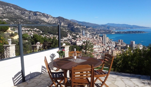 Monaco1.5km/25 km of Monaco-Bordighera panorama/Furnished tourist accommodation */Garden