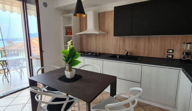 Monalba Holiday Apartment on Lake Iseo with 3 bedrooms