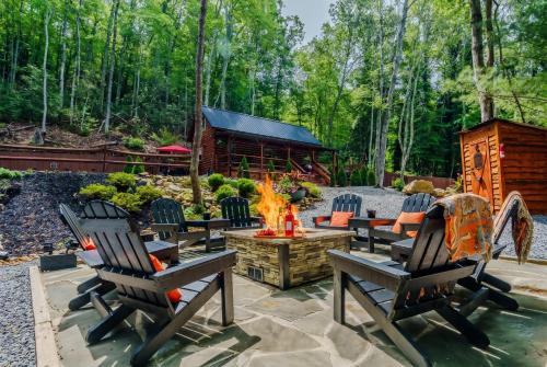Monarch Mountain Luxury Cabin w Hot Tub and Pet Friendly Cabin B